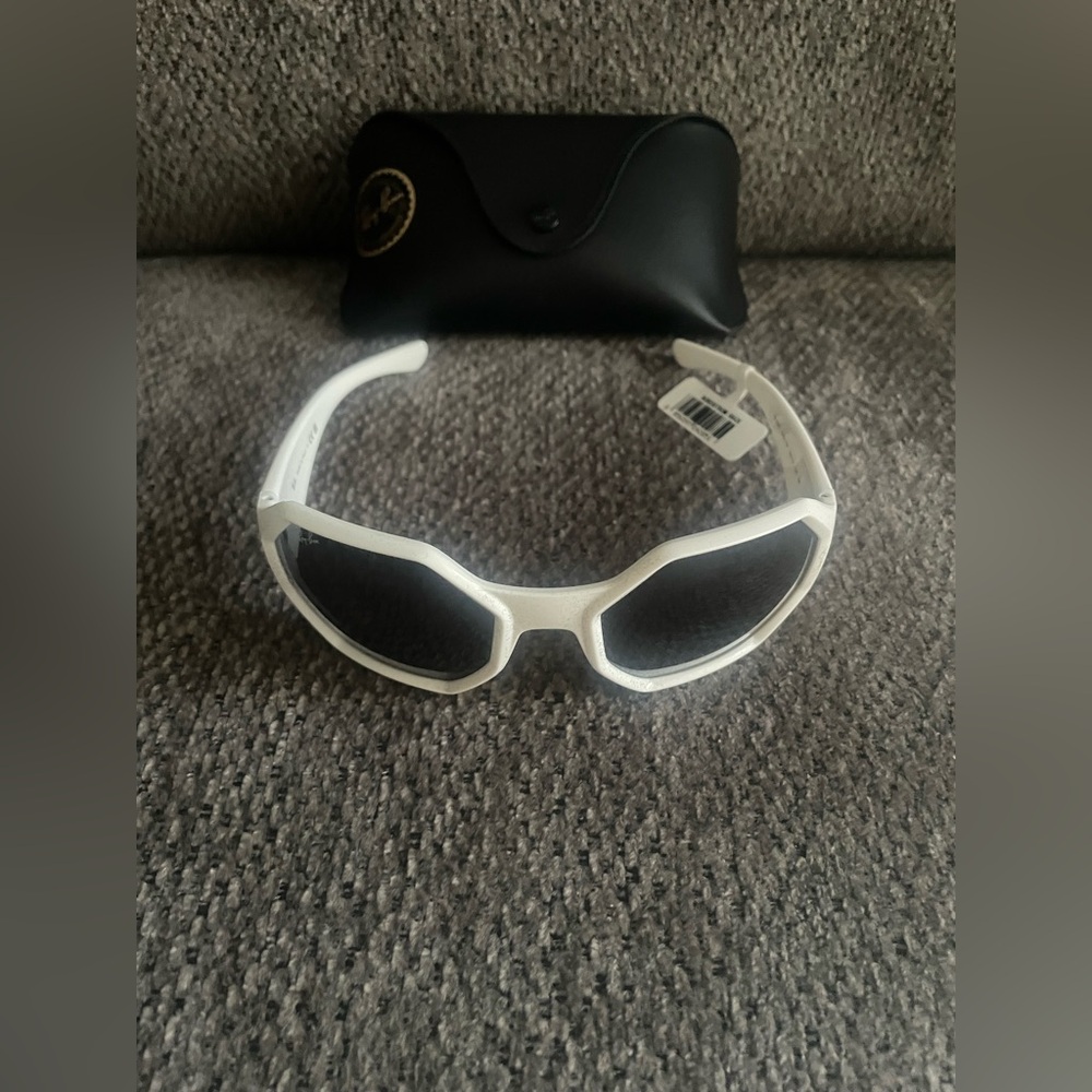Ray-Ban Wrap
Sunglasses - Picture 11 of 11